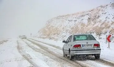 هشدار به رانندگان برای داشتن زنجیر چرخ/ بارش برف در محور کرج - چالوس و طالقان