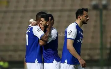 پنالتی مشکوک به فریاد استقلال رسید/ نفس آبی‌ها بیخ گوش پرسپولیس