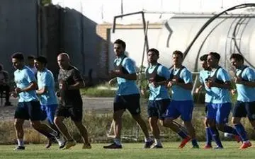 مربی پیشین تیم ملی نزدیک نیمکت استقلال