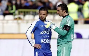 بمب خبری که به بیرون درز کرد/ درگیری دو کاپیتان بزرگ استقلال در رختکن!