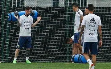  لیونل مسی برای فتح جام وزنه بردار شد! 