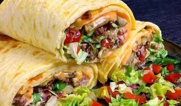 طرز تهیه ساندویچ گوشت چرخ‌ کرده با پنیر پیتزا؛ خوشمزه و آسان