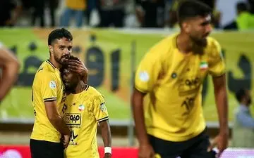 پیروزی پرگل سپاهان مقابل تراکتور ۱۰ نفره/ ادامه ناکامی‌های فولاد با شکست مقابل نساجی 