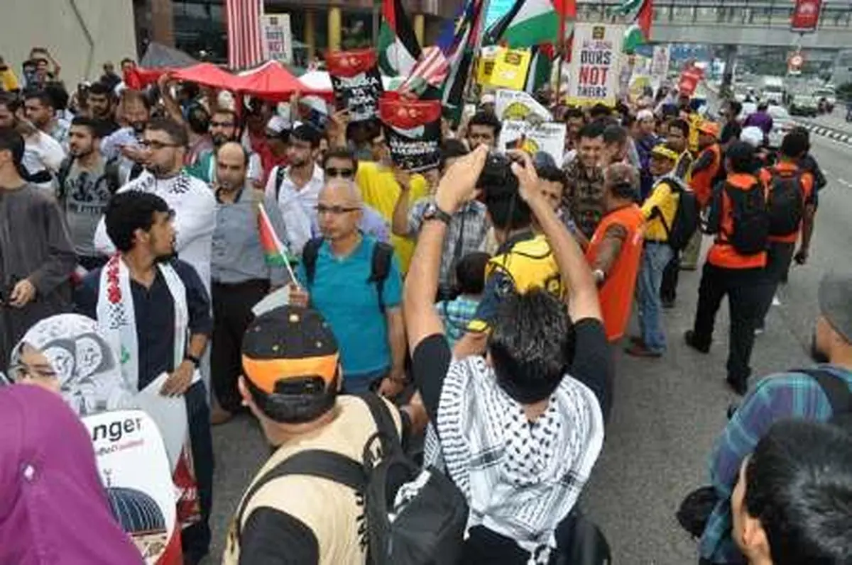  تجمع مردم مالزی مقابل سفارت آمریکا در محکومیت رژیم صهیونیستی