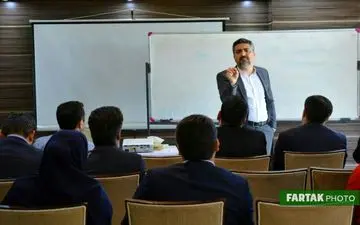 فن بیان و سخنوری با حضور استاد محمد علی حسینیان به روایت تصویر