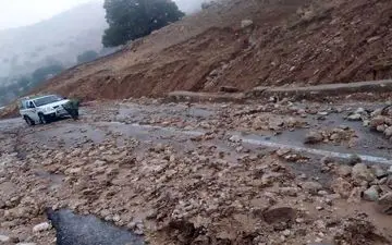 ریزش کوه جاده‌های بخش شهیون دزفول را مسدود کرد