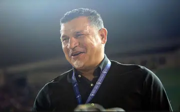 علی دایی سفیر پلیس راهنمایی رانندگی شد