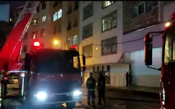 نجات یک نفر از آتش‌سوزی ساختمان هفت طبقه در شهرک متخصصین


