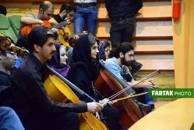 برگزاری کارگاه آموزشی موسیقی معاصر و پرفورمنس( بداهه )، با حضور استاد نادر مشایخی به روایت تصویر