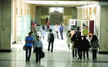  بی‌فایده بودن دستورالعمل‌های یک شبه در دانشگاه‌ها/دانشگاه آزاد پروتکل‌های وزارت علوم را رعایت نمی‌کند