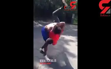 پایان غیرمنتظره دعوای خیابانی دو نوجوان با دست های خالی +فیلم