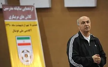 بازیکنان جوان استقلال باید از نظر ذهنی برای آسیا آماده شوند / پرسپولیس حرف‌های زیادی برای گفتن دارد