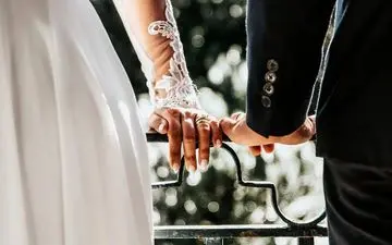 شوک بزرگ در مراسم عروسی! عروس و داماد وسط جشن به هم حمله کردند + فیلم