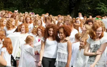 راز موهای فر و صاف: فقط ژن‌ها مقصر نیستند!
