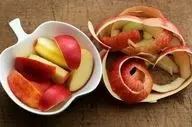پوست میوه: گنج پنهان یا تله آفت‌کش‌ها؟ بخوریم یا دور بریزیم؟