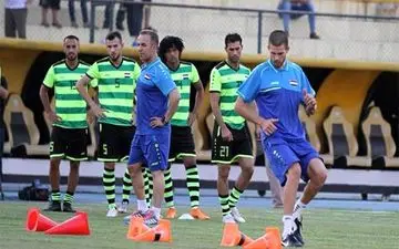 تمرینات منظم رقیب ایران در جام ملت ها با حضور ستارگان سرخآبی