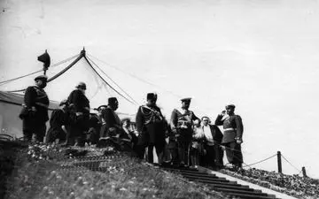 مظفرالدین شاه درکنار آخرین امپراتور روسیه + عکس