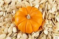 گنج کوچک سلامتی/ فایده‌ های شگفت‌انگیز این نوع تخمه که از آن بی خبرید