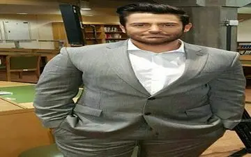 محمدرضا گلزار در کتابخانه ملی+عکس