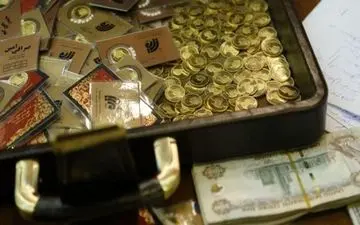 دستگیری زنی که سکه‌های طلای تقلبی را به طلافروش‌ها می فروخت