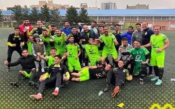 شکرانه و صعودی دیگر با رکورد های جذاب به لیگ دسته سوم؛
تدارک صنعت تهران به مرحله نخست لیگ دسته سوم صعود کرد+عکس