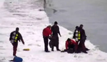  نجات دراماتیک: مردی که از آبهای یخی دریاچه میشیگان بیرون کشیده شد
