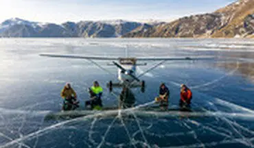  فرود یک هواپیما روی سطح یخ زده عمیق‌ترین دریاچه جهان
