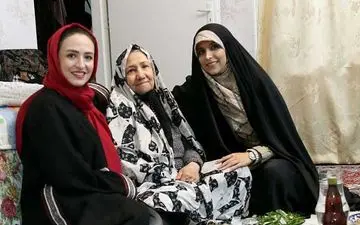 تیپ خانم بازیگر و مجری زن تلویزیون در منزل مادر شهید + عکس