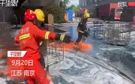 شعله‌ور شدن لباس آتش نشانان هنگام اطفاء حریق