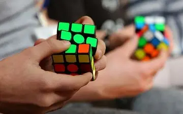 آموزش حل مکعب روبیک در 7 مرحله ساده | حل مکعب روبیک برای مبتدیان