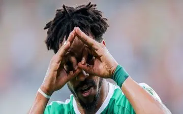 الموشر در الاهلی ماندنی شد