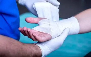 
در مواجهه با فردی که دچار سوختگی شده این اقدامات را انجام ندهید