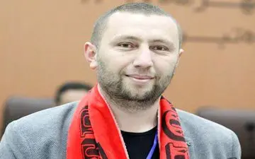 شال هواداری باشگاه تراکتورسازی بر گردن استاد دانشگاه ترکیه ای