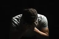 توبه مرد ۴۰ ساله در حرم امام رضا پس از رابطه پنهانی