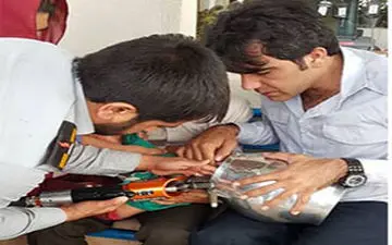 گیر کردن سر کودک بازیگوش در زودپز + فیلم