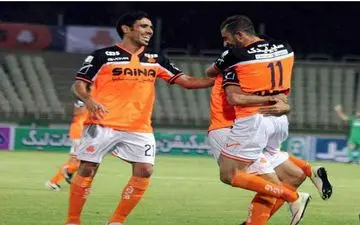 حتی اضافه شدن جباری و چشمی نیز نتوانست کمکی به خط دفاعی استقلال کند!