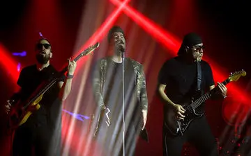 بهنام بانی برای اولین بار در کرمانشاه روی صحنه رفت