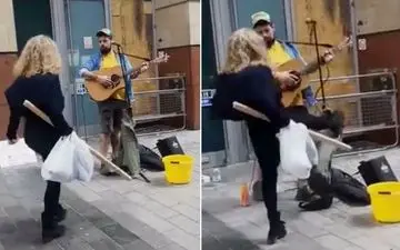 حمله ناگهانی زن عصبانی به نوازنده خیابانی!