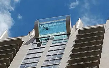 ترسناک‌ترین بالکن دنیا + فیلم