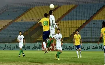 حاشیه بازی ذوب‌آهن و نفت‌مسجدسلیمان|اعتراض شدید ذوب‌آهن به گل مردود شده
