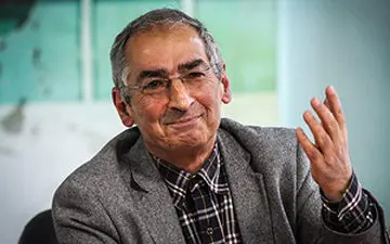 زیباکلام: زنان در ژاپن نخست وزیر می‌شوند و در ایران گشت ارشاد برمی‌گردد