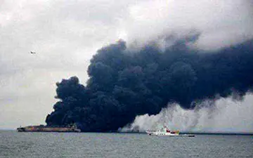 اولین فیلم از لحظه انفجار نفتکش ایرانی در آب‌های چین