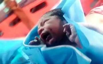 تولد نوزاد پسر در آسمان ایران