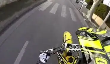عجیب‌ترین شیوه دستگیری یک موتورسوار توسط پلیس + فیلم 