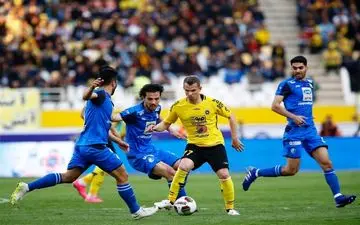 نورافکن: دوست دارم در استقلال بمانم اما باشگاه شارلوا هم باید موافقت کند