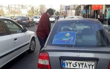 نصب پوستر "سردار سلیمانی" در خودروهای مردم