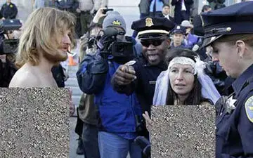 اقدام بی شرمانه عروس و داماد امریکایی در خیابان + عکس