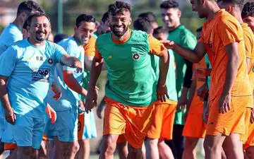 اقدام جنجال رامین رضاییان در سپاهان/ ستاره پرحاشیه در اصفهان هم دردسرساز شد!