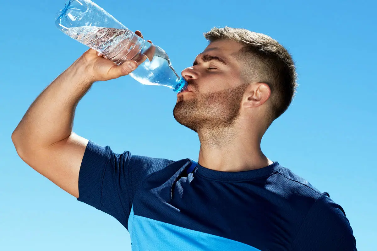 چرا نوشیدن یک لیوان آب نیم ساعت قبل از غذا خوردن توصیه می شود؟