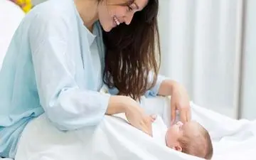 مزایا و خطرات زایمان طبیعی را بدانید